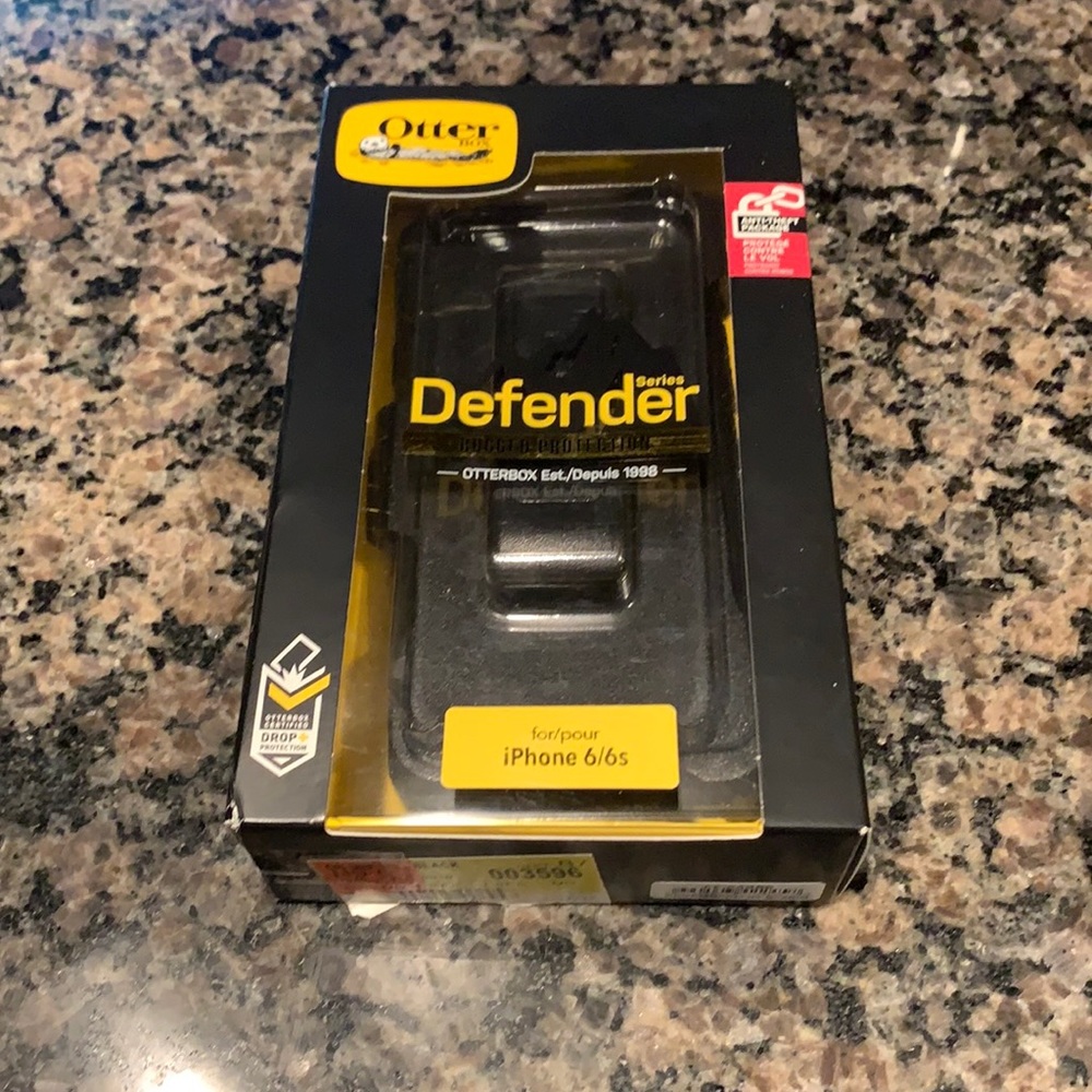 New in box iPhone 6/6S Otter Box w/clip